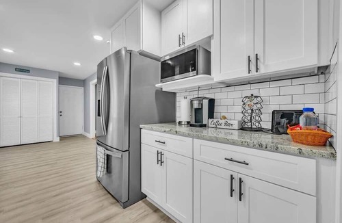Decatur House | NEW! Modern Luxury w/ Pool Table 3BR|5BD Sleeps 10