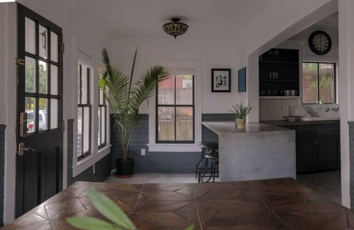 Freetown - Port Rico House | Stroll to Live Music and Dining Scene