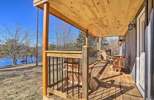 Trenton Cottage | Lakefront Cabin w/Deck, Fire Pit in Trenton!