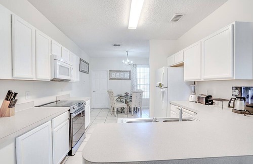 Sunset Ridge Apartment | 5 Bedroom 737521 by Houzlet