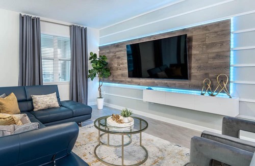 Davenport Apartment | 8 Bedroom House 728690 by Houzlet