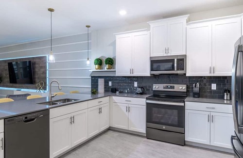 Davenport Apartment | 8 Bedroom House 728690 by Houzlet