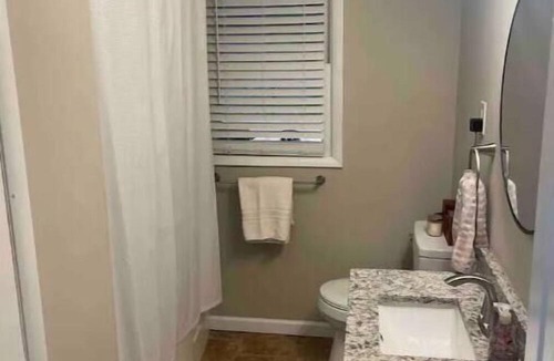 Westover House | Pet Friendly 2 bed,2 full bath home with fenced back yard