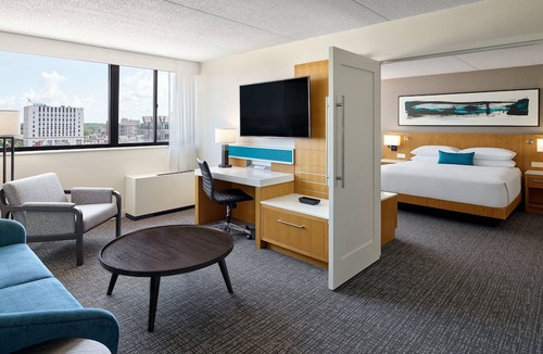Nelson Hotel | Delta Hotels by Marriott Muskegon Convention Center