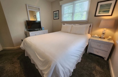 Traverse City Condo | Northern Michigan Charm, North Shore Inn Condo 209