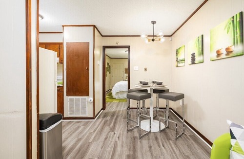 Pineville Apartment | Long Stay Near D.T King Bed Smart TV Pets W/D