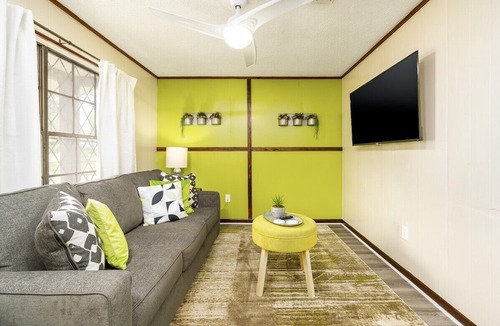 Pineville Apartment | Long Stay Near D.T King Bed Smart TV Pets W/D