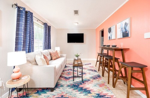 Pineville Apartment | Near Cleco & Hospital | w/Office | 55" TV | King 🛏