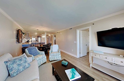 Holiday Isle Condo | Destin on the Gulf #203 | Luxe Condo w/Gulf Views + Resort Amenities