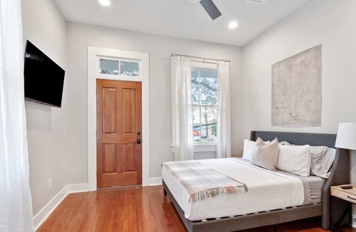 Faubourg Delassize Apartment | Experience New Orleans! 5Bd Rooms 3.5 Bathrooms, Centrally Located