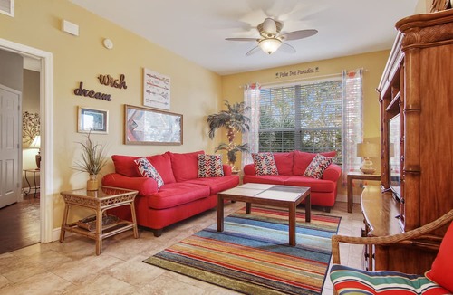 Windsor Hills Condo | Palm Tree Paradise! Bright Tropical Fun with “Frozen” Bedroom - 3 mi from WDW
