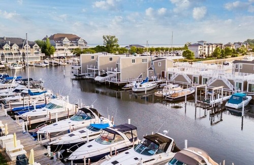 New Buffalo Condo | Condo in the Heart of New Buffalo with Heated Pool!