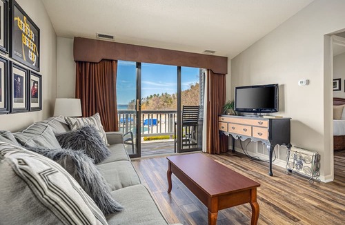 Acme Condo | 🏖️ Stunning Lake Views @ The Shores | Bayfront Deck, Private Beach Access + VIP Perks ➠ UNIT 5577