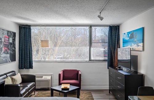 Ardmore Apartment | (CCC) Furnished Studio with Full Kitchen Near Peachtree Street