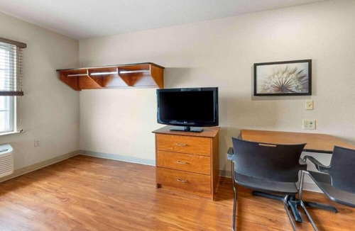 Pelham Apartment | Studio 6 Birmingham Pelham|Cozy 2 Full Beds|Smoking|Kitchen