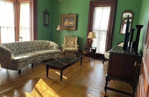 Nelson House | 1865 Historic Sibley House - 4-bedroom House in Downtown Muskegon