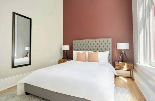 French Quarter Hotel | Sleeps 26 | Entire 4th Floor in French Quarter | The Harlequin by AvantStay