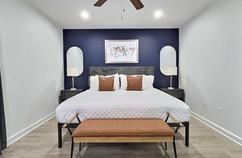 Birmingham Apartment | Central Bham Retreat w/Private Balcony + Parking