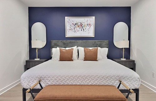 Birmingham Apartment | Central Bham Retreat w/Private Balcony + Parking