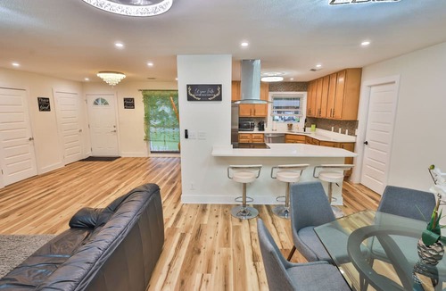 Scenic Heights House | NEW on VRBO Villa Capri Luxe Coastal Resort 4-bed 2 luxury baths.Best Location!