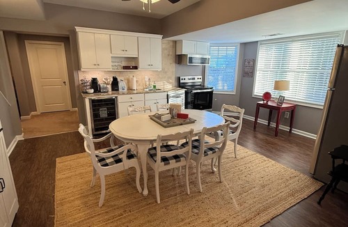 Farmington House | The Corner Suite-Close to The Dawgs’ Classic City