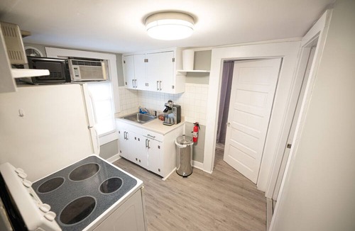 South Eola Cottage | Charming DT Orlando cottage in brilliant location w/fast WiFi, AC, Pet Friendly
