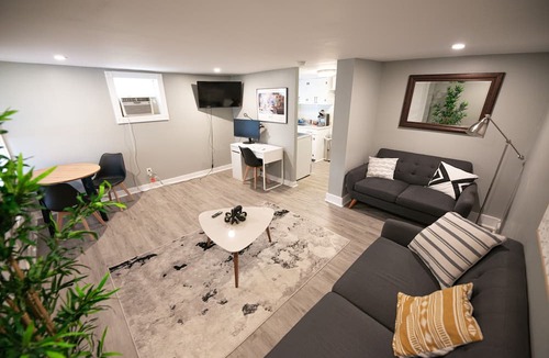 South Eola Cottage | Charming DT Orlando cottage in brilliant location w/fast WiFi, AC, Pet Friendly