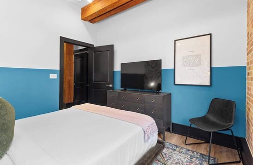 Central Business District Hotel | Modern Comfort–Pool Gym Luggage Lockers Hotel