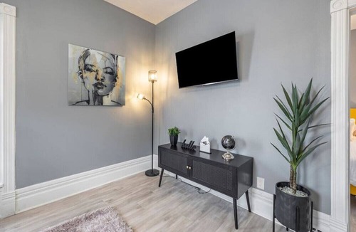 Grand Rapids Apartment | Retreat Suite 3 - Modern Getaway