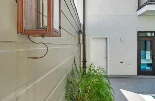 Central Business District Apartment | Condo on St. Charles - Streetcars, Parking, Pool!