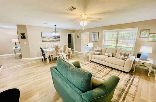 Hammond Apartment | Eastgate 5A Cozy family retreat close to downtown Hammond