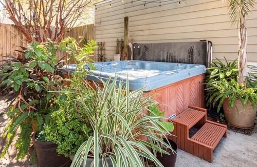 Milan Apartment | Cozy Garden Hot Tub, Streetcar