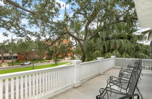 Uptown Historic District House | Classy Upscale Villa Perfect Uptown Location