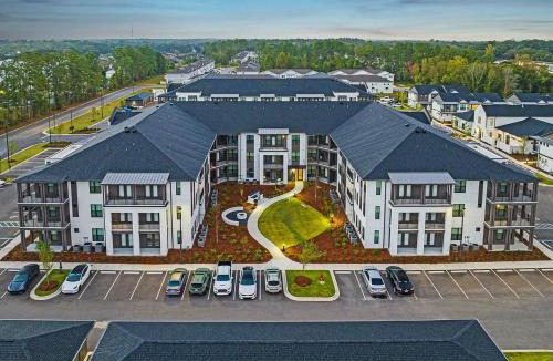 Pine Forest Apartment | Landing Stunning 1BD Gym Clubhouse