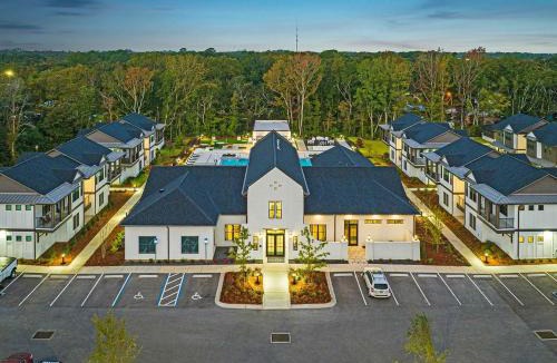 Pine Forest Apartment | Landing Stunning 1BD Gym Clubhouse