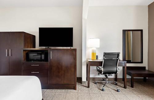 Little Woods Hotel | Comfort Suites New Orleans East