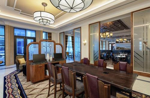 Arts/Warehouse District Hotel | The Higgins Hotel New Orleans, Curio Collection by Hilton