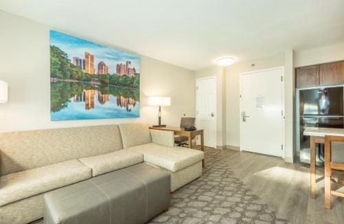 Peachtree City Hotel | Holiday Inn Hotel and Suites Peachtree City by IHG