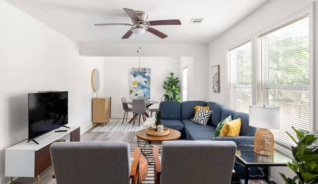 Newly Renovated Modern Bungalow Minutes from DT