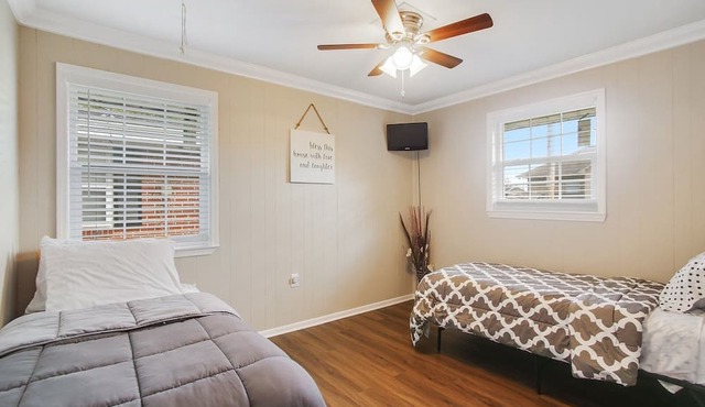 River Oaks Point Vacation Minutes to Downtown Quiet Area! by Redawning