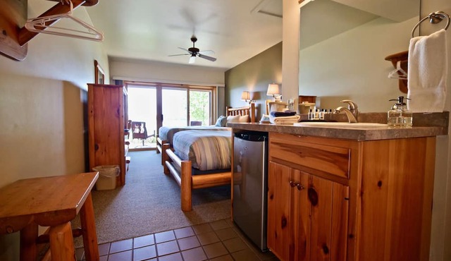 Whaleback Inn