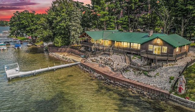 Spacious 5BR Lakefront House w/Indoor Pool/Hot Tub, 2 Kitchens, Firepit, & More