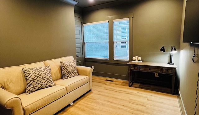 Spacious custom designed bungalow with 6 bedrooms & wifi in enjoyable Birmingham