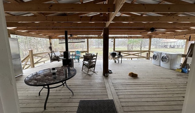 Cozy 2-bedroom cabin with WiFi, AC on the Pearl River in Angie, LA.