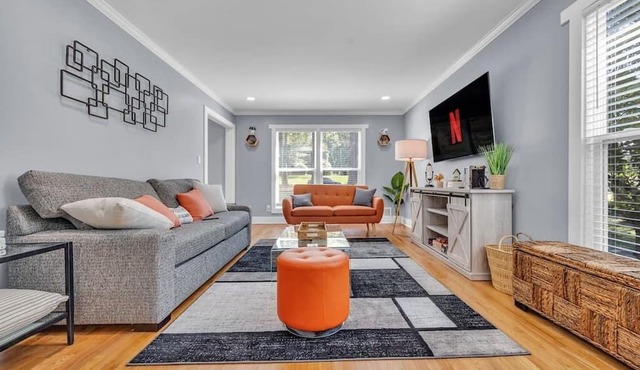NEW! Modern Luxury w/ Pool Table 3BR|5BD Sleeps 10