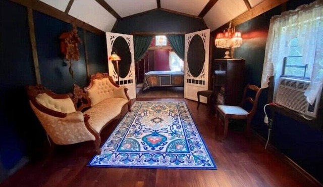 Luxurious, Off Grid, glamping, secluded on 43acres