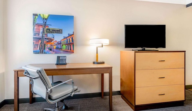 La Quinta Inn & Suites by Wyndham New Orleans Downtown