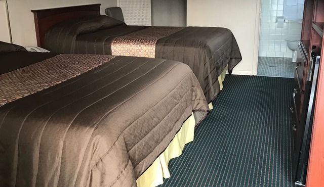 Redwood Inn