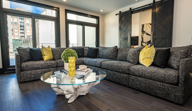 Luxury Downtown Retreat: Bold & Stylish Escape in the Heart of New Orleans