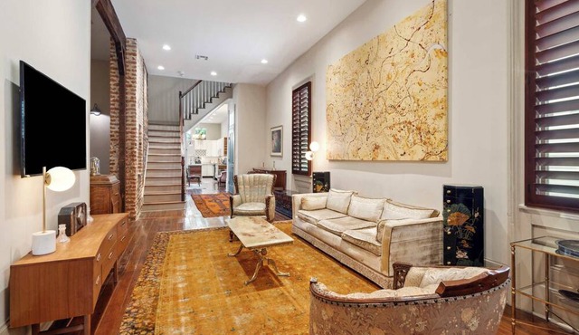 Bright Victorian House w Heated Pool 6br|4ba